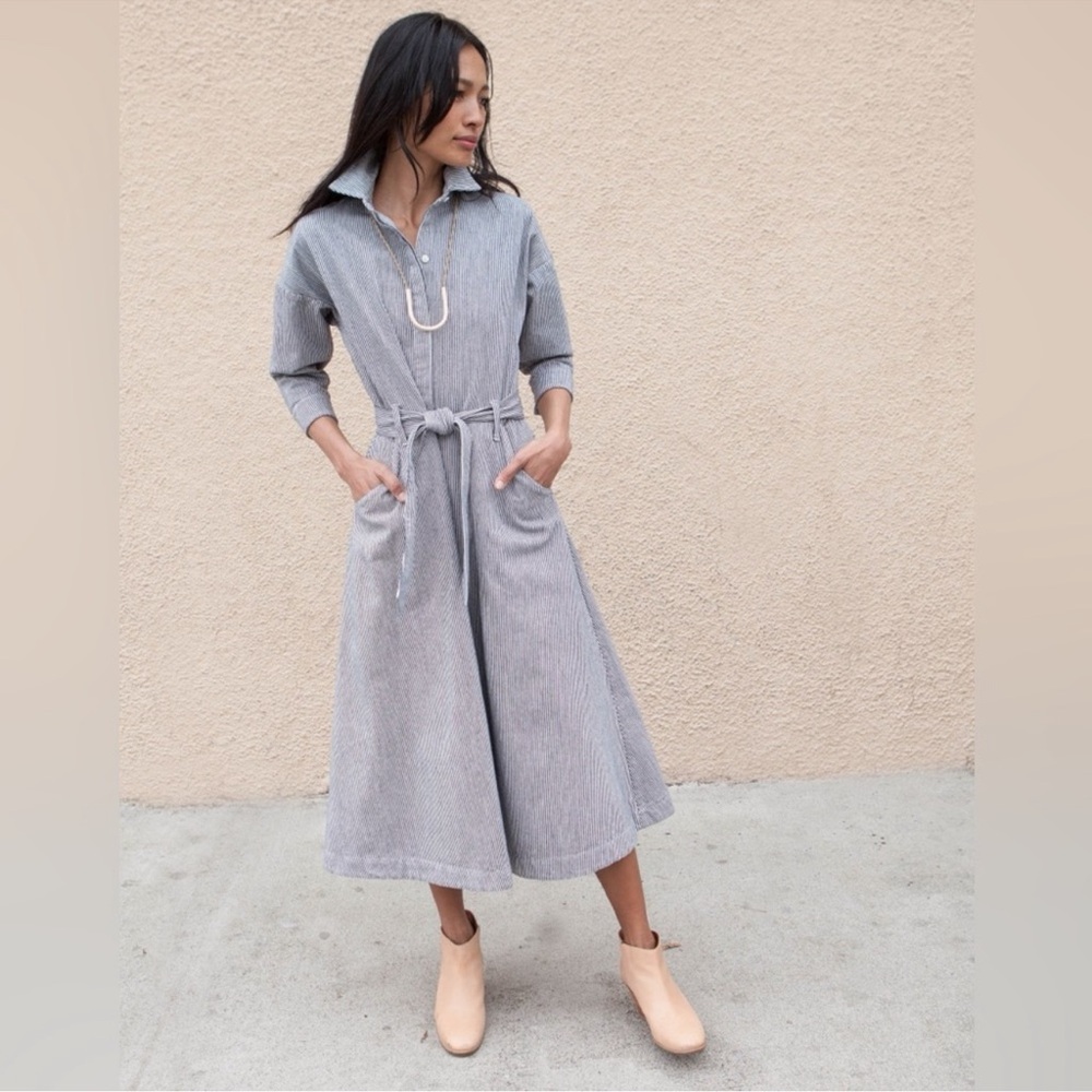 Esby Black and White Long Sleeve Dress 🩷
